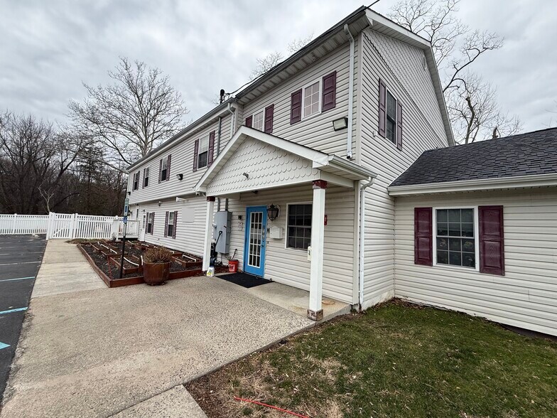 More Photos Of 24 Cherry Tree Farm Rd, Middletown Daycare Center For Sale