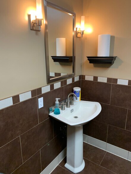 More Photos Of 1020 Aileen St, Lafayette Office Residential For Lease