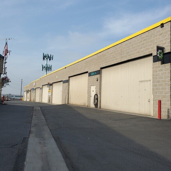 More Photos Of 802-808 E Huntington Dr, Monrovia Industrial For Lease