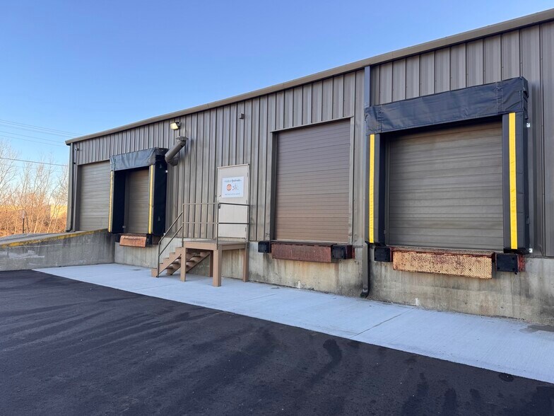 More Photos Of 5821 Femrite Dr, Madison Warehouse For Lease
