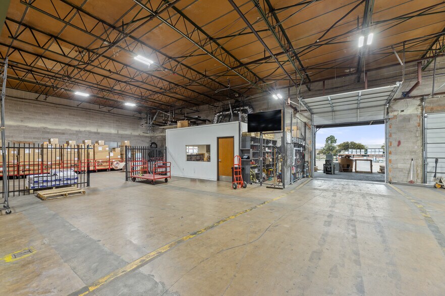 More Photos Of 833 111th St, Arlington Distribution For Lease