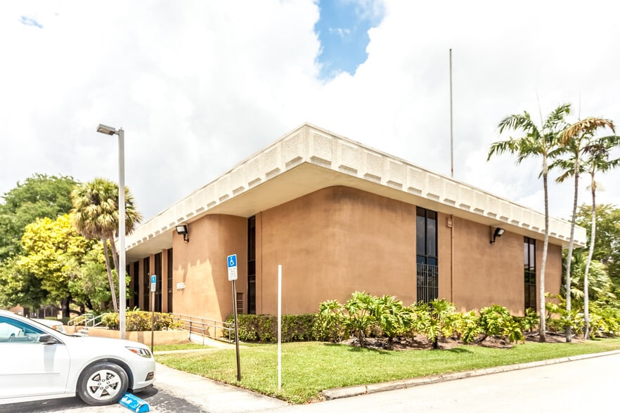 More Photos Of 9555 N Kendall Dr, Miami Office For Lease