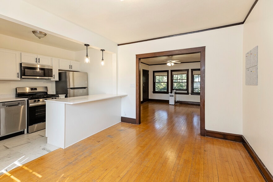 More Photos Of 2821 Monroe St, Madison Apartments For Sale