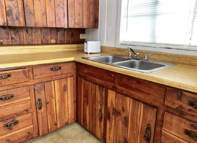 More Photos Of 1400 Ranch Road 261, Buchanan Dam Hotel For Sale