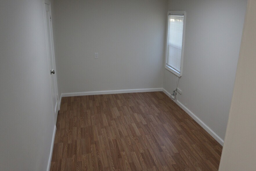 More Photos Of 1841 98th Ave, Oakland Freestanding For Sale