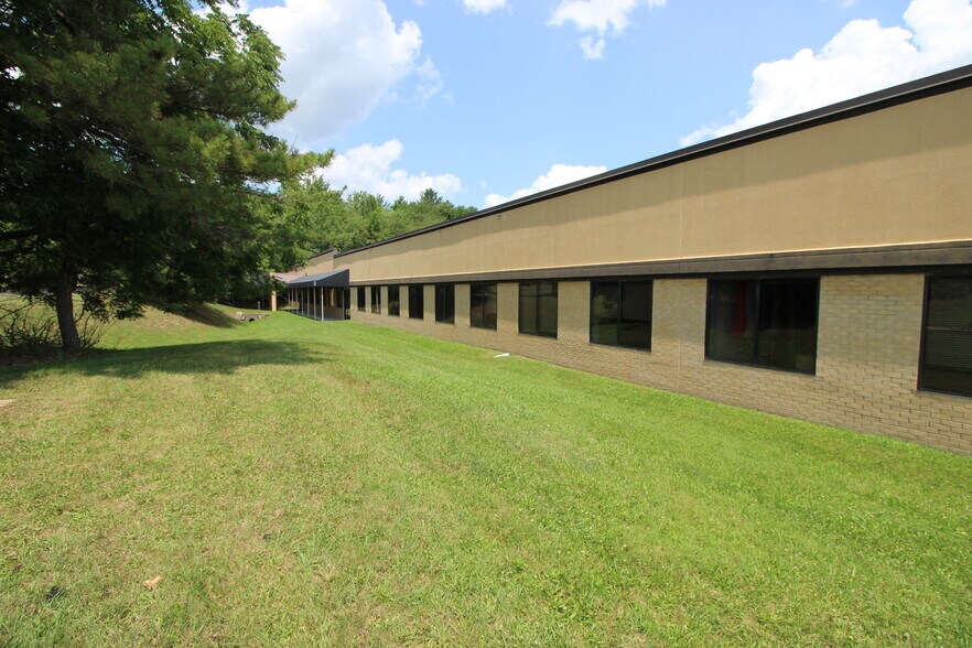More Photos Of 455 Maryland Dr, Fort Washington Light Manufacturing For Sale