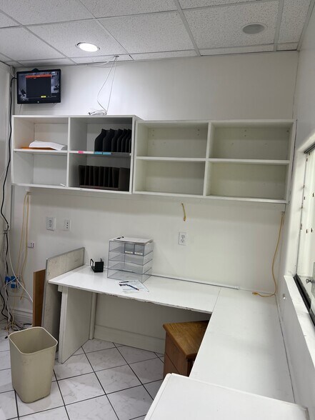 More Photos Of 22119 Sherman Way, Canoga Park Office For Lease