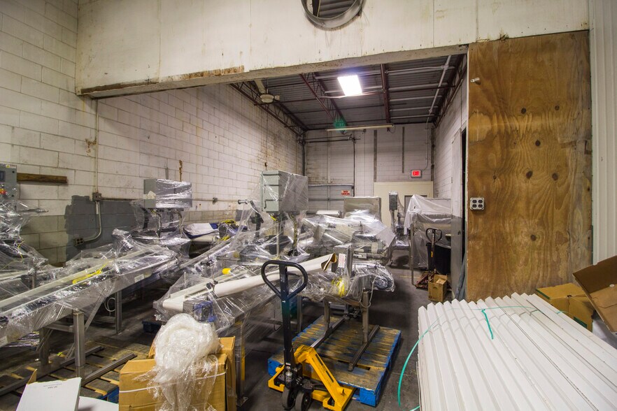 More Photos Of 1005 Snively Ave, Winter Haven Refrigeration Cold Storage For Sale