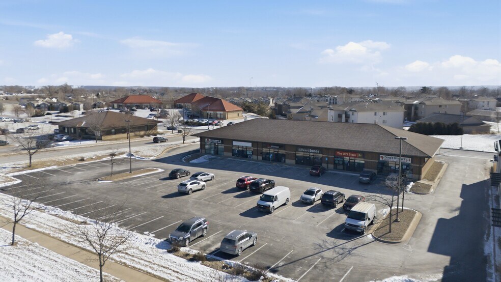 More Photos Of 3315 SW Williams Blvd, Cedar Rapids Storefront Retail Office For Lease