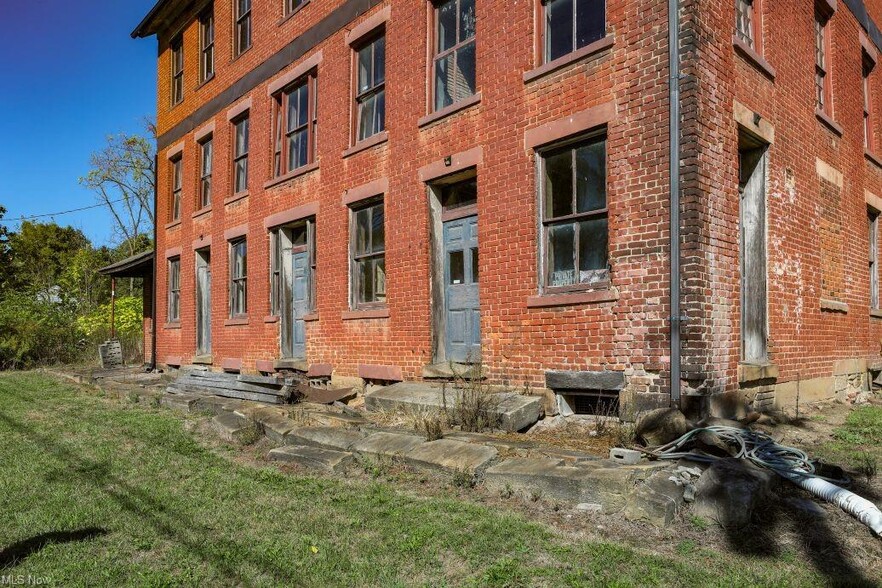 More Photos Of 9401 Tallmadge Rd, Diamond Hotel For Sale