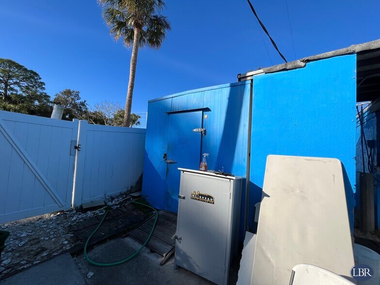 More Photos Of 5370 N Cocoa Blvd, Cocoa Restaurant For Lease