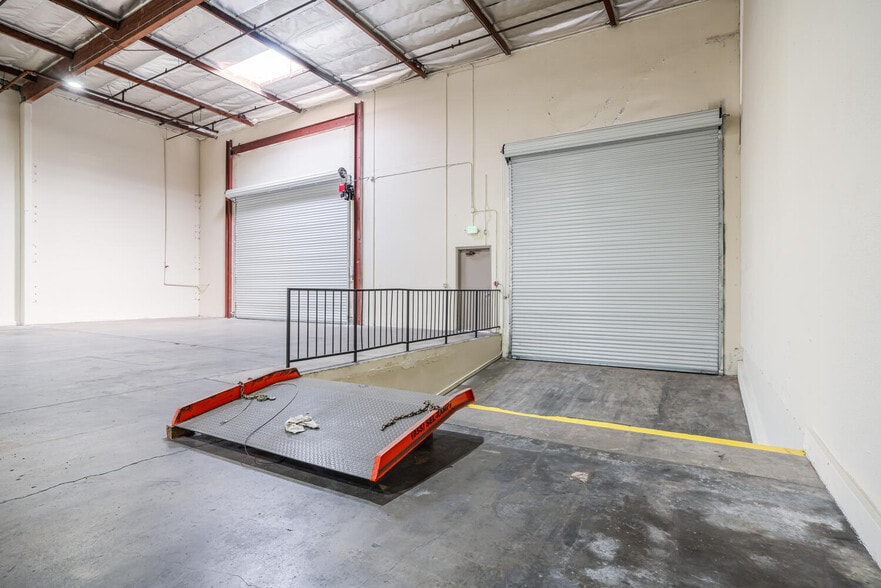 More Photos Of 17022 S Montanero Ave, Carson Warehouse For Lease