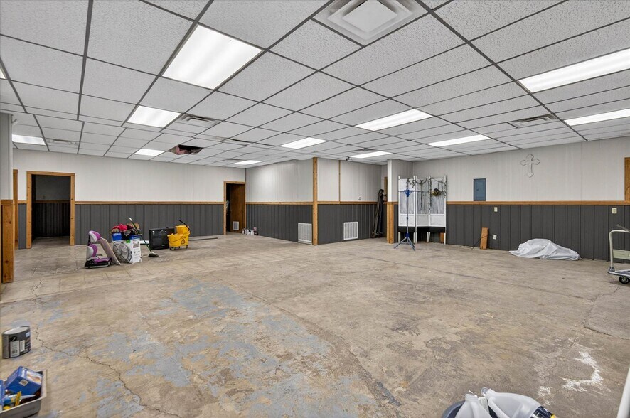 More Photos Of 121 N Maple St, Nowata Storefront For Sale