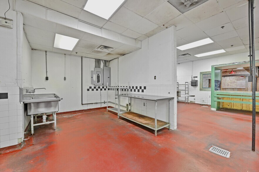 More Photos Of 6915 Spencer Hwy, Pasadena Restaurant For Lease