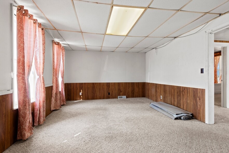 More Photos Of 1308 Washington St, Manitowoc Office For Sale