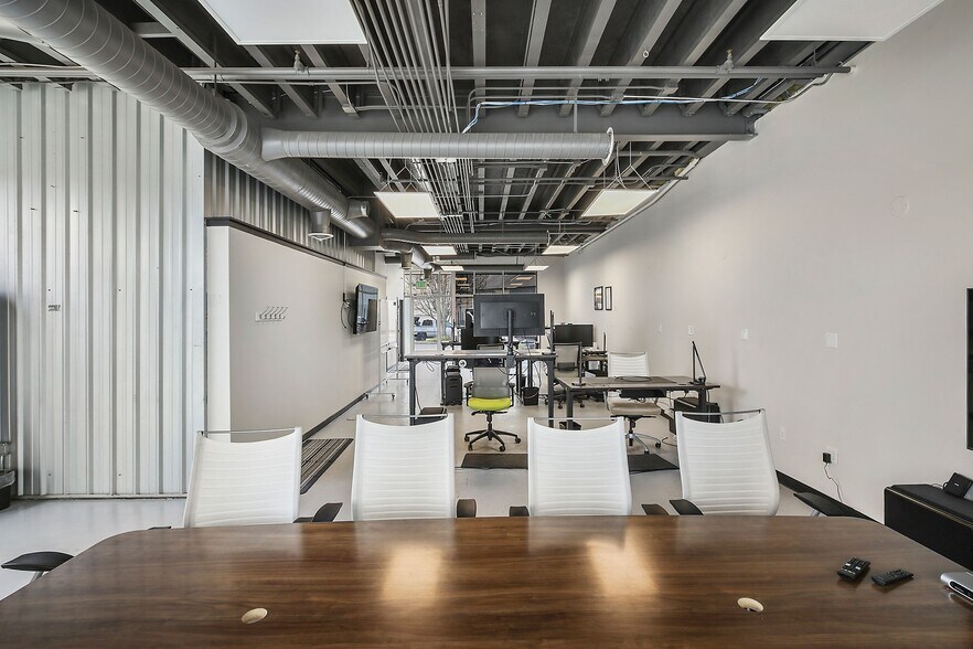 More Photos Of 317 W 6th St, Moscow Storefront Retail Office For Lease