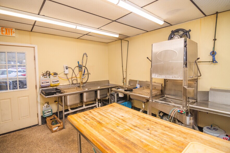 More Photos Of 881 National Rd, Bridgeport Restaurant For Sale