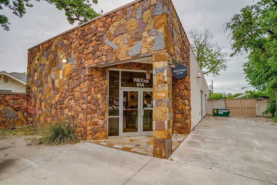 More Photos Of 914 N Sylvania Ave, Fort Worth Medical For Lease