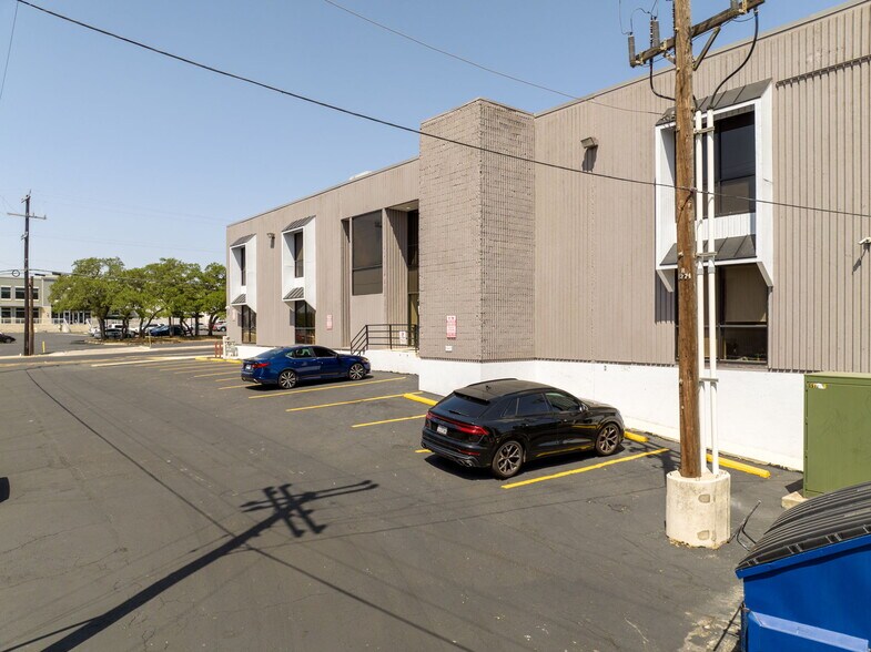 More Photos Of 9502 Computer Dr, San Antonio Medical For Sale