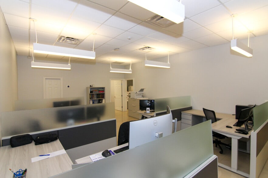 More Photos Of 8111-8119 NW 33rd St, Miami Warehouse For Sale