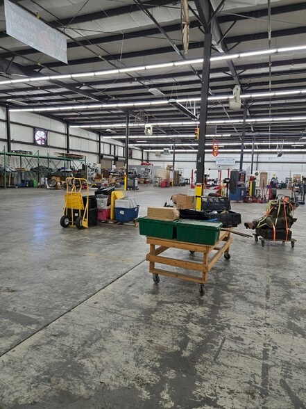 More Photos Of 261 Niagara-Carthage Rd, Carthage Warehouse For Lease