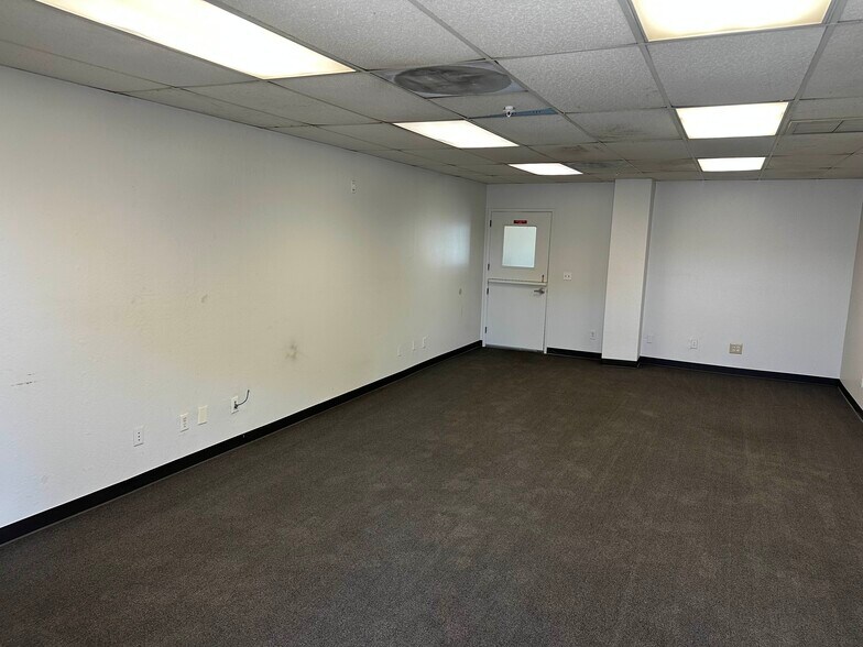 More Photos Of 2801 Lassiter Ln, Turlock Warehouse For Lease