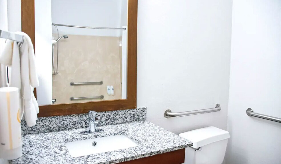 More Photos Of 214 W 9th St, Coralville Hotel For Sale