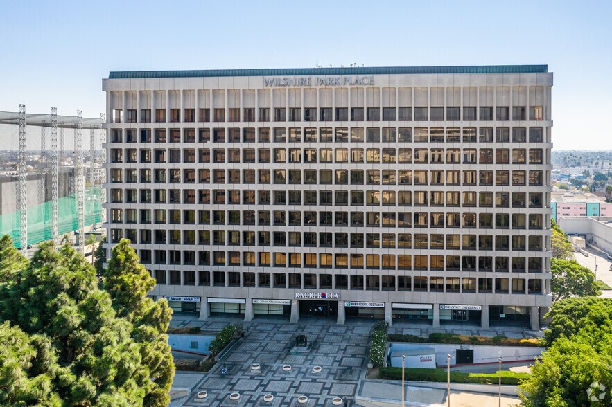 More Photos Of 3700 Wilshire Blvd, Los Angeles Office For Lease