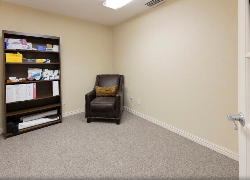 More Photos Of 1203 SE 9th Ter, Cape Coral Light Distribution For Sale
