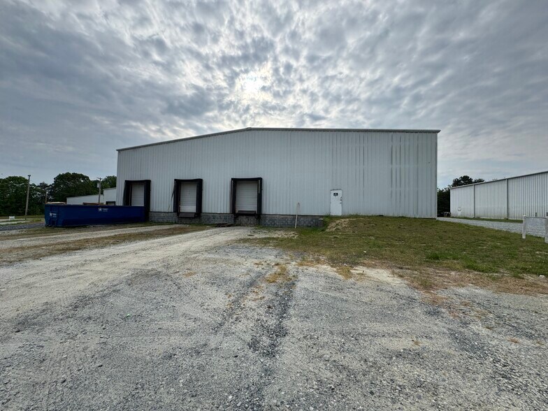 More Photos Of 1817 Baker Rd, High Point Warehouse For Lease