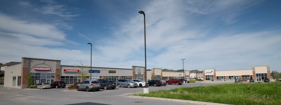 More Photos Of 218 Main St, Loyalist General Retail For Lease