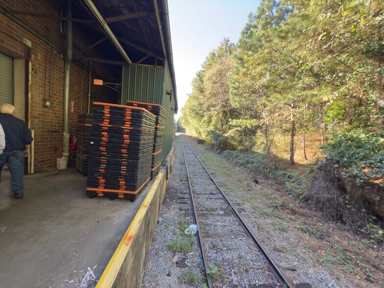 More Photos Of 5800 Peachtree Rd, Atlanta Manufacturing For Sale