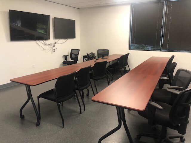 More Photos Of 1131 SW 7th St, Renton Office For Sale