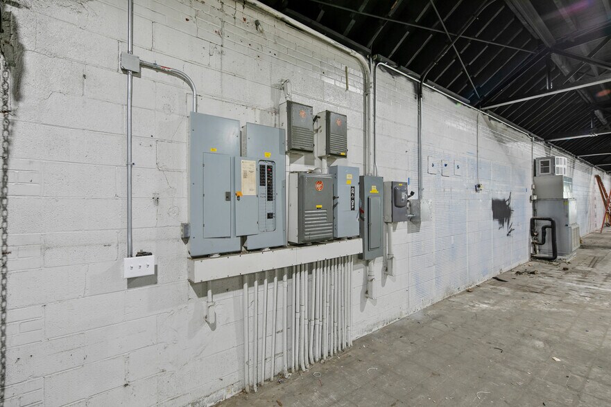 More Photos Of 301 Robeson St, Fayetteville Freestanding For Lease