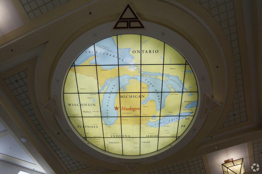 More Photos Of 5600 Harvey St, Muskegon Department Store For Sale