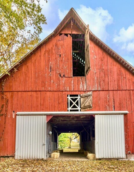 More Photos Of 39070 E Highway 41, Nelson Specialty For Sale