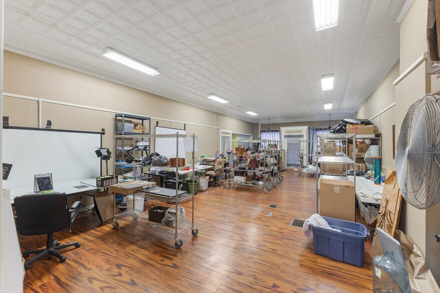 More Photos Of 160 E Morgan St, Martinsville Showroom For Sale