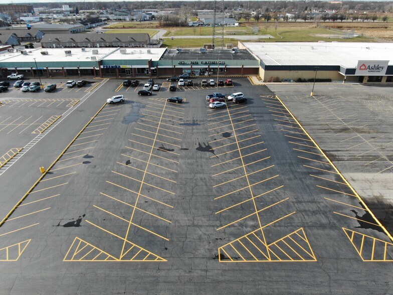 More Photos Of 95 Village Sq, Bradley Unknown For Lease