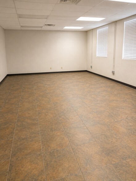 More Photos Of 4818 Woodall St, Dallas Manufacturing For Lease
