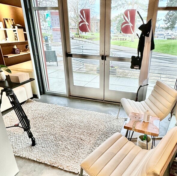 More Photos Of 52 Lake Shore Plz, Kirkland Coworking Space