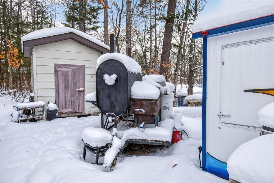 More Photos Of 5937 W Higgins Lake Dr, Roscommon Restaurant For Sale