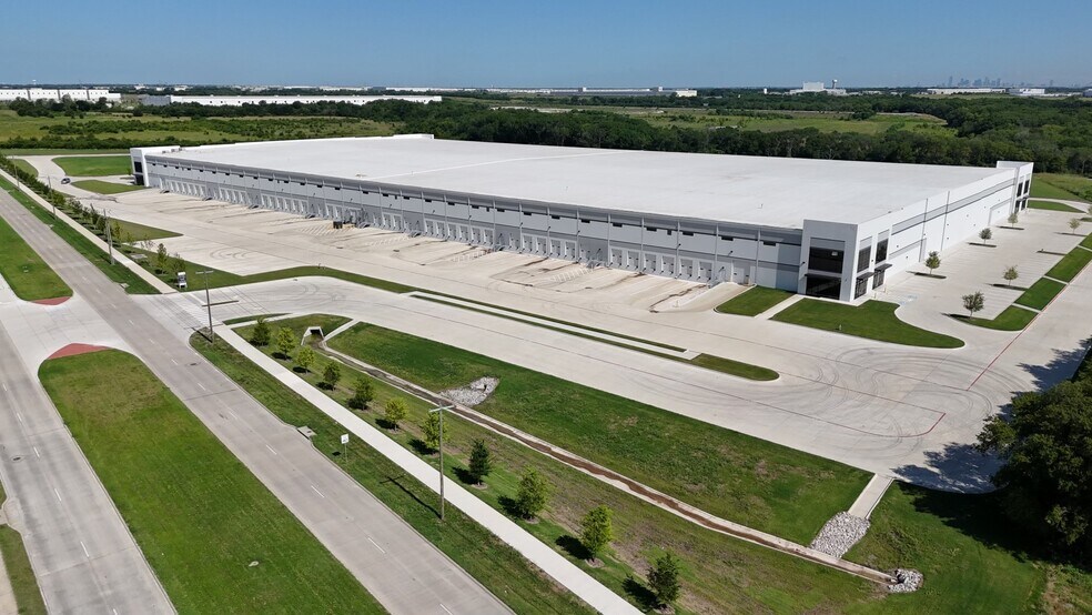 More Photos Of 601 W Pleasant Run Rd, Wilmer Distribution For Lease