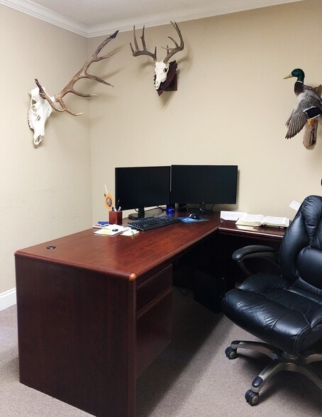 More Photos Of 815-817 Lake Air Dr, Waco Office For Lease