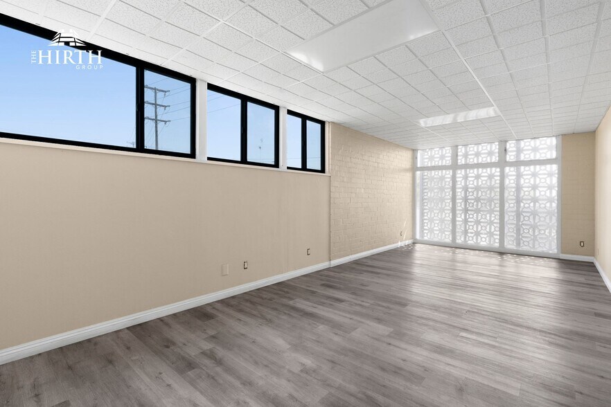 More Photos Of 8621 Bellanca Ave, Los Angeles Office For Sale