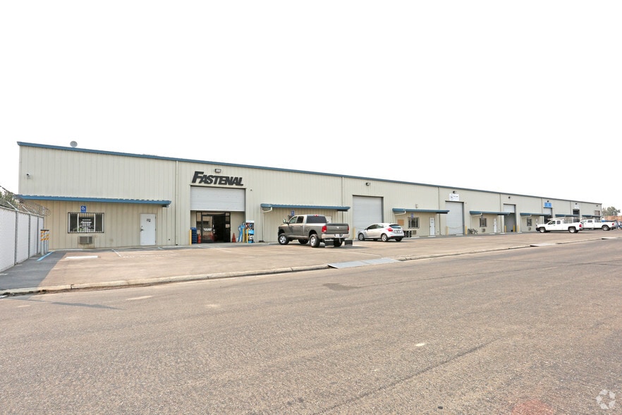 More Photos Of 2030 S Golden State Blvd, Fowler Warehouse For Lease