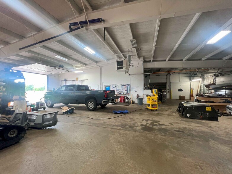 More Photos Of 7201 Mount Vernon Rd SE, Cedar Rapids Flex For Lease