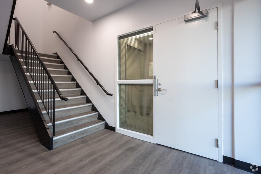 More Photos Of 3880-3908 29 St NE, Calgary Warehouse For Lease