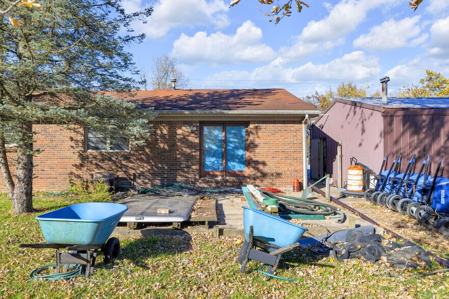 More Photos Of 7601 Milhouse Rd, Indianapolis Office For Sale
