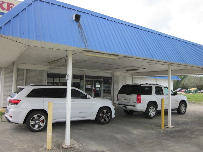 More Photos Of 311 S Burnside Ave, Gonzales Freestanding For Lease