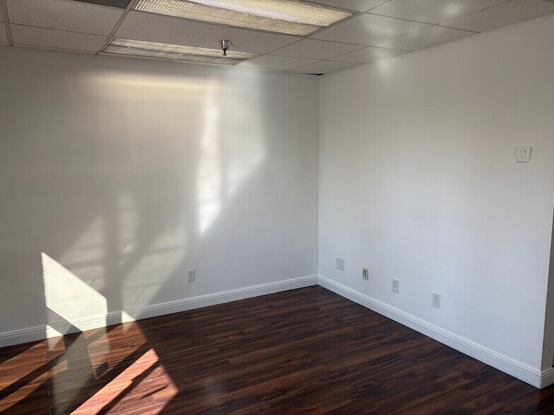 More Photos Of 1818 Peacock Blvd, Oceanside Light Manufacturing For Lease